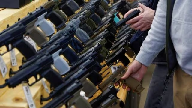 US Gun Culture: અમેરિકામાં સતત વધી રહી છે ગન ફાયરિંગની ઘટનાઓ, ગન રાઇટ્સ સામે જાહેર સુરક્ષાનો મોટો સવાલ 1 US Gun Culture