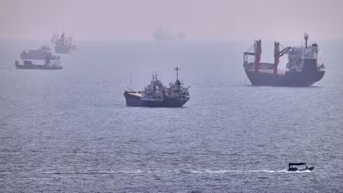 Iran Oman Hormuz Deal: હોર્મુઝ સ્ટ્રેટ ખોલવા ઈરાન-ઓમાન વચ્ચે સમજૂતી, ટ્રંપ સામે રાખી મોટી શરત 1 Iran Oman Hormuz Deal
