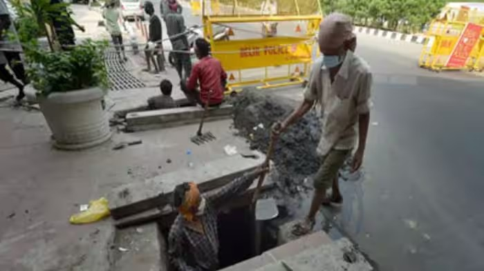 Septic Tank Cleaning Deaths: સીવર-સેપ્ટિક ટાંકીની સફાઈ બની જીવલેણ, 1,377માંથી 1,223 કેસમાં પરિવારોને વળતરની મંજૂરી 1 Septic Tank Cleaning Deaths