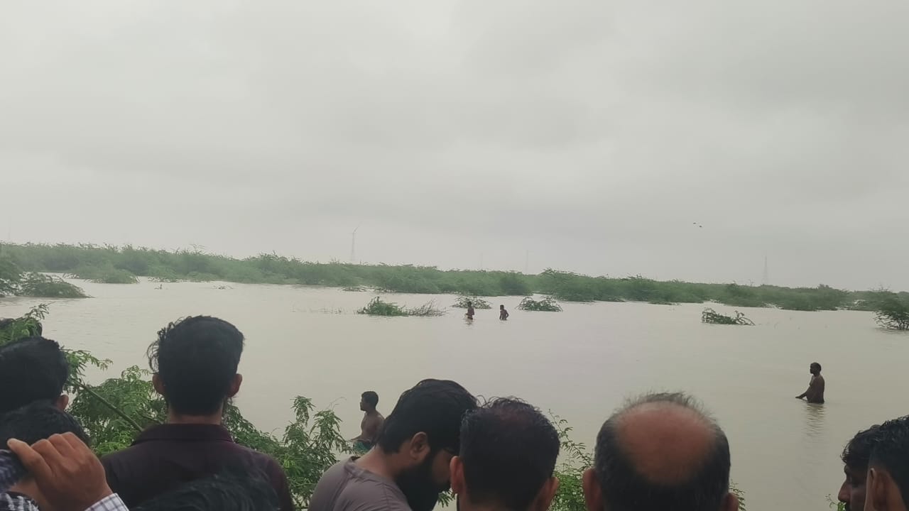 Limdi Drowning Incident: વાગરા તાલુકાના લીમડીના બે આશાસ્પદ યુવકો પાણીના કાંસમાં ગરકાવ, સમગ્ર પંથકમાં શોક 2 Limdi Drowning Incident