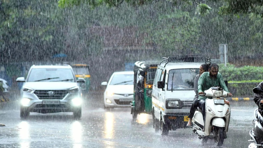 Gujarat Rain Alert: ગુજરાતમાં ભારે વરસાદ અને આંધી-તોફાનની ચેતવણી, અનેક જિલ્લાઓમાં રેડ એલર્ટ; નવસારીમાં હજારો લોકોનું સ્થળાંતર 1 Gujarat Rain Alert