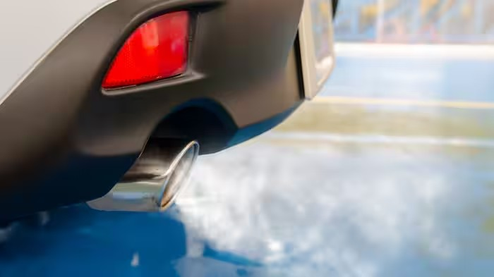 Car Exhaust Smoke Meaning: કારના ધુમાડાના રંગથી જાણો એન્જિનની સમસ્યા, સમયસર ઓળખી લો ખામી 1 Car Exhaust Smoke Meaning