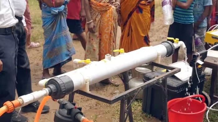 Portable Water Purification Technology: પૂરના ગંદા પાણીને મિનિટોમાં પીવાલાયક બનાવે છે સ્વદેશી ટેક્નોલોજી 1 Portable Water Purification Technology