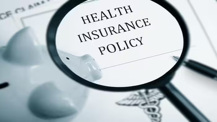 30 વર્ષની ઉંમર પહેલાં Health Insurance લેવાના 6 મોટા ફાયદા, સારવારના ખર્ચથી મળશે સુરક્ષા 1 Health Insurance