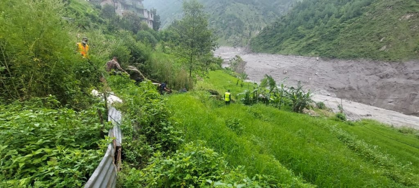 India Nepal Flood Rescue: નેપાળમાં પૂર બાદ તબાહી, ભારતની વિશેષ ટીમે પનવિદ્યુત સુરંગોમાં શરૂ કર્યું રેસ્ક્યુ ઓપરેશન 1 India Nepal Flood Rescue
