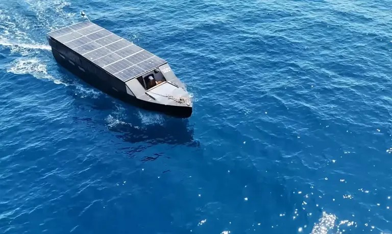 Solar Powered Yacht Finland: ફિનલેન્ડના વ્યક્તિએ બનાવી સોલર પાવર્ડ યાટ, ઇંધણ વગર કરી 5,500 કિલોમીટરથી વધુની મુસાફરી 1 Solar Powered Yacht Finland