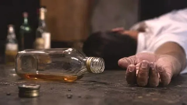 Gujarat Poisonous Liquor: ગુજરાતમાં ઝેરી દારૂથી વધુ બે લોકોનાં મોત, મૃતકોની સંખ્યા 13 થઈ 1 Gujarat Poisonous Liquor