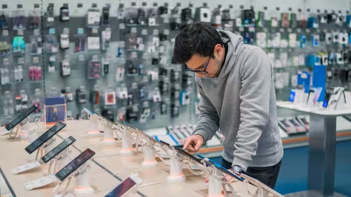 ભારતમાં Smartphone Buying Trend: લોકો હવે ફોન લાંબા સમય સુધી ચલાવે છે અને Warranty-Insurance તરફ વળી રહ્યા છે 1 Smartphone Buying Trend
