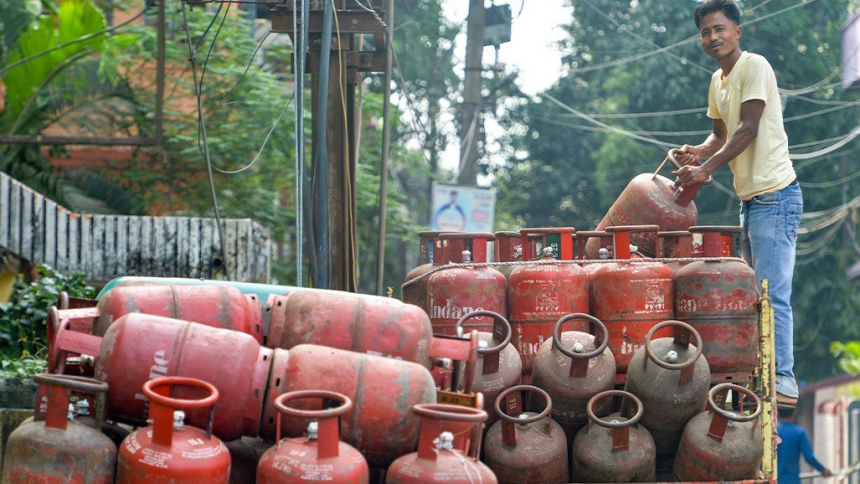LPG e-KYC Deadline: LPG e-KYCની અંતિમ તારીખ નજીક, 16 ઓગસ્ટ સુધી પ્રક્રિયા નહીં કરો તો સબસિડી અને સસ્તા સિલિન્ડર પર પડી શકે અસર 1 LPG e-KYC Deadline
