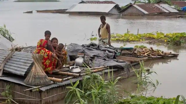 Assam Flood Causes: અસમ કેમ ભોગવી રહ્યું છે નાગાલેન્ડના કર્યાની સજા? પ્રલયકારી પૂર માટે ખડકાળ વરસાદનો ઉપાય શું 1 ylia9pig