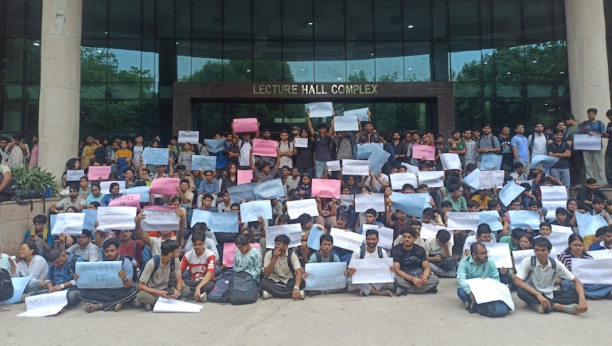 Student Protests India: દેશભરના કેમ્પસોમાં વિદ્યાર્થીઓનો અવાજ ગુંજી રહ્યો છે, અલગ-અલગ મુદ્દાઓને લઈને આંદોલન 1 Student Protests India