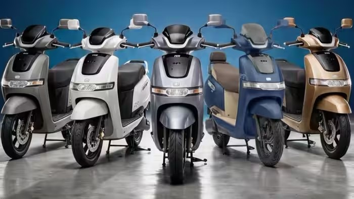 Electric Two Wheeler Sales: ઓગસ્ટમાં ઇલેક્ટ્રિક ટૂ-વ્હીલરનું રેકોર્ડ વેચાણ, TVS પ્રથમ તો Bajajએ નોંધાવી 235% વૃદ્ધિ 1 Electric Two Wheeler Sales