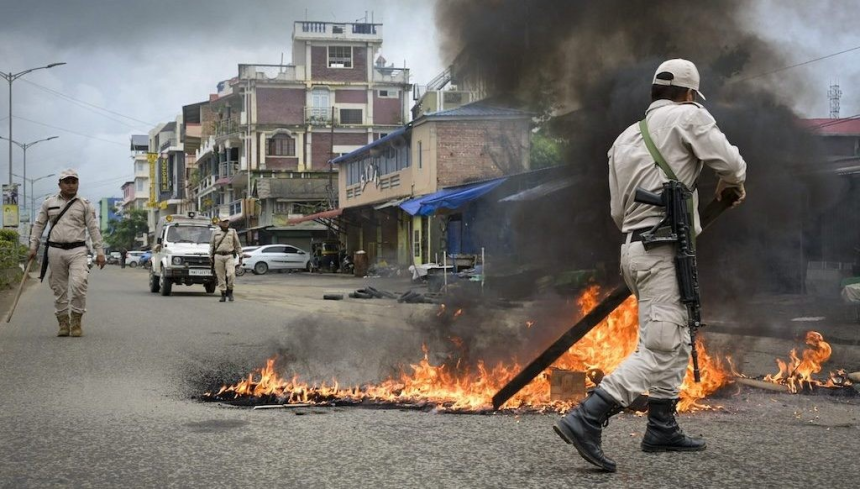 Manipur Violence: મણિપુરમાં ચાર નાગા ઘરોમાં આગ લગાવવામાં આવી, કુકી અને નાગા સમુદાયો વચ્ચે ફરી તણાવ વધ્યો 1 Manipur Violence