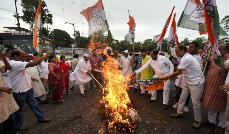 Tripura Congress Protest: ચૂંટણી પંચ સામે કોંગ્રેસનો હલ્લાબોલ..! ત્રિપુરામાં જ્ઞાનેશ કુમારના પૂતળા સળગાવી વિરોધ 1 Tripura Congress Protest