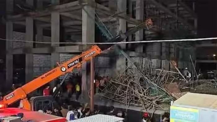 Gandhinagar Building Collapse: ગાંધીનગરના કુડાસનમાં બાંધકામ હેઠળની ઇમારતનો ભાગ ધરાશાયી, 12 લોકો ઘાયલ 1 Gandhinagar Building Collapse