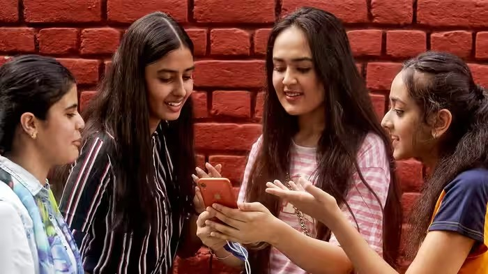 Gen Z Study Abroad: Gen-Zનો વિદેશ અભ્યાસથી મોહભંગ? અમેરિકાની રુચિમાં સૌથી મોટો ઘટાડો 1 Gen Z Study Abroad