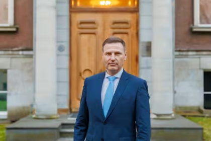 Estonia Defence Minister Resign