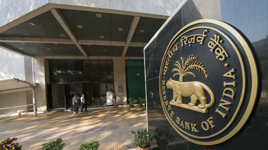 RBI Cyber Fraud Rules: RBIનો મોટો પ્રસ્તાવ, સાઇબર ફ્રોડની શંકા હોય તો આખું બેન્ક એકાઉન્ટ નહીં થાય ફ્રીઝ, માત્ર શંકાસ્પદ રકમ પર રોક 1 RBI Cyber Fraud Rules