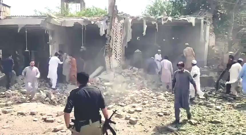 Pakistan Mosque Blast: પાકિસ્તાનની મસ્જિદમાં આત્મઘાતી હુમલો, 15 લોકોનાં મોત; ખૈબર પખ્તૂનખ્વામાં વધતો આતંકી ખતરો 1 Pakistan Mosque Blast