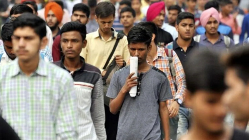 Youth Employment India: ભારતના 250 જિલ્લાઓમાં 25%થી વધુ યુવાનો NEET શ્રેણીમાં, સરકારી PLFS સર્વેમાં સામે આવી ચોંકાવનારી સ્થિતિ. 1 Youth Employment India