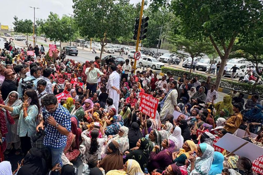 Chandola Lake Eviction: ચાંદોલા તળાવના 200થી વધુ વિસ્થાપિતોનો વિરોધ, તાત્કાલિક આવાસ ફાળવવાની માંગ 1 Chandola Lake Eviction