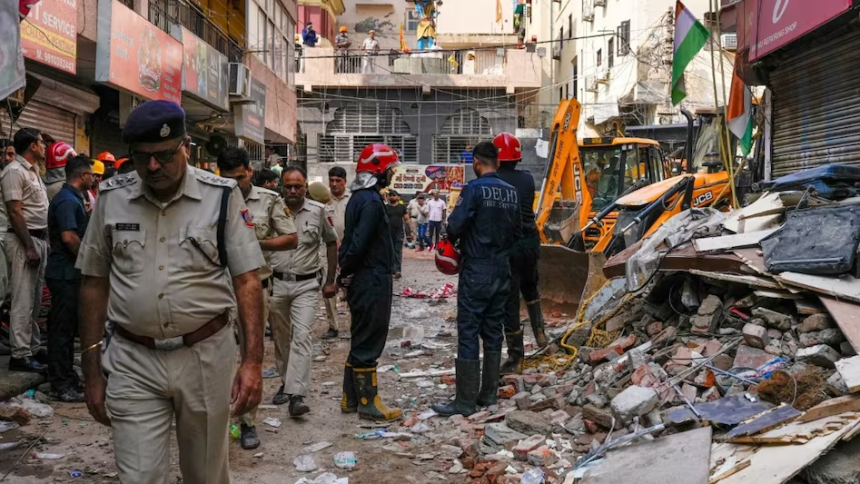 Satya Niketan PG Building Collapse: સત્ય નિકેતન PG દુર્ઘટનામાં 7 મૃત્યુ બાદ હાઇકોર્ટનો આદેશ, MCDના 5 અધિકારીઓ સસ્પેન્ડ 1 Satya Niketan PG Building Collapse