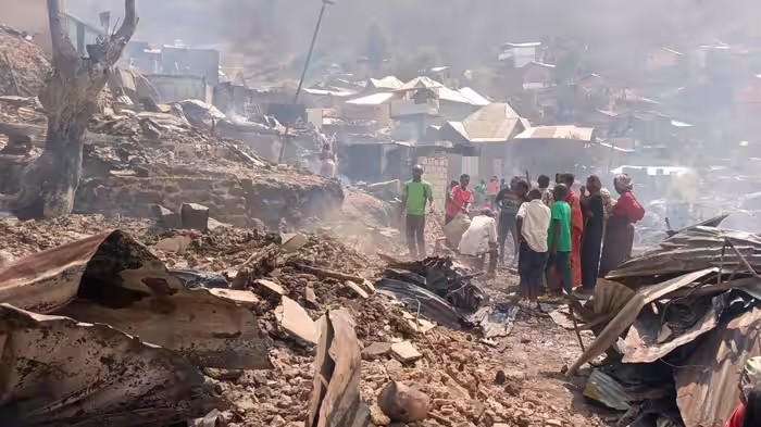 Congo School Fire: કાંગોમાં બે શાળાઓમાં ભયાનક આગ, 24 બાળકોનાં મોત, 300થી વધુ ઘર બળીને ખાખ. 1 Congo School Fire