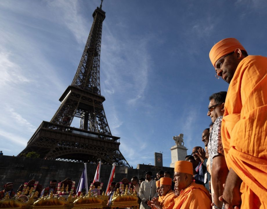 Eiffel Tower Women Staff Strike