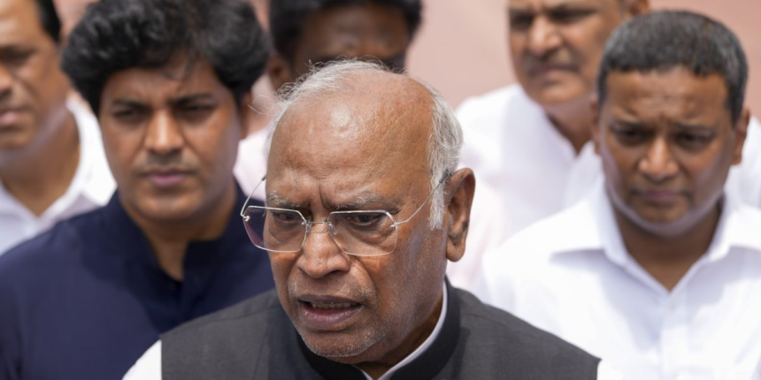 Kharge Haldwani Purification Case: ઉત્તરાખંડ હાઈકોર્ટે મલ્લિકાર્જુન ખડગેના ભાષણ બાદ થયેલા ‘શુદ્ધિકરણ’ વિધિની તપાસની માંગ કરતી અરજી ફગાવી 1 Kharge Haldwani Purification Case