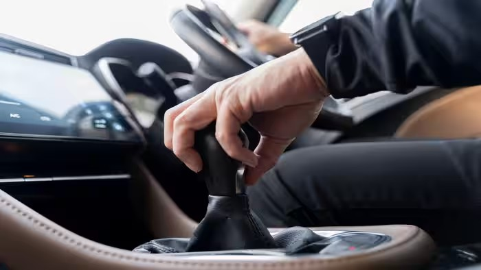 Manual Car Clutch Control Tips: ભારે ટ્રાફિકમાં Manual Car ચલાવતી વખતે ક્લચ કંટ્રોલની 5 સરળ ટિપ્સ 1 Manual Car Clutch Control Tips