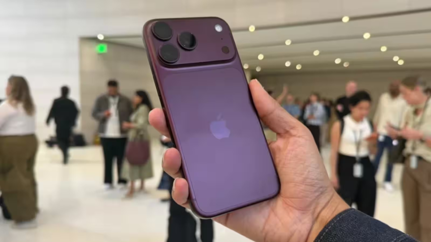Fake Apple Service Center Scam: નકલી Apple સર્વિસ સેન્ટરનો પર્દાફાશ, અમેરિકાના વૃદ્ધોને નિશાન બનાવી 2 કરોડની છેતરપિંડી 1 Fake Apple Service Center Scam