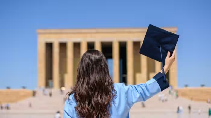 AI Skills for Study Abroad: વિદેશી ડિગ્રી પહેલાં સ્કિલ્સ પર આપો ધ્યાન, AIના બદલાતા જૉબ માર્કેટમાં આ 6 કુશળતા જરૂરી 1 AI Skills for Study Abroad