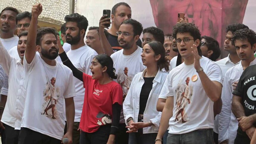 CJP Controversy: શું સીજેપી જેવી સંસ્થાઓ ખરેખર જનતાનો અવાજ છે કે પડદા પાછળ કોઈ ‘ગોડફાધર’ની રમત પણ હોઈ શકે? 1 24 A CJP protest against Chief Election Commissioner Gyanesh Kumar