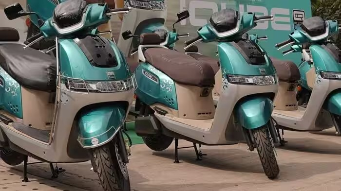 Electic Two-Wheeler Sales: TVS બન્યું દેશનું નંબર-1 ઇલેક્ટ્રિક ટૂ-વ્હીલર બ્રૅન્ડ, સપ્ટેમ્બરમાં 125% વૃદ્ધિ સાથે વેચ્યાં આટલાં સ્કૂટર 1 Electic Two-Wheeler Sales