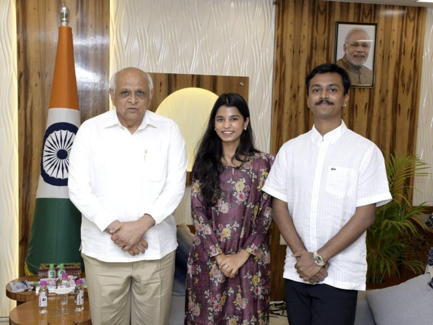 Maithili Thakur Ahmedabad: ગુજરાતમાં નવરાત્રિ દરમિયાન બિહારનાં સૌથી યુવા ધારાસભ્ય મૈથિલી ઠાકુરની રજૂઆત, અમદાવાદમાં કાર્યક્રમ બાદ ખુશી વ્યક્ત કરી 1 Maithili Thakur Ahmedabad