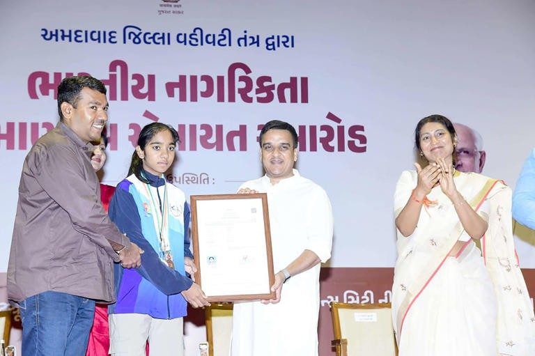Pakistan Hindu Refugees Indian Citizenship: પાકિસ્તાનમાં હિંદુ મહિલાઓ માટે નરક જેવી સ્થિતિ, હિંદુ શરણાર્થીઓએ જણાવી આપવીતી 1 Pakistan Hindu Refugees Indian Citizenship