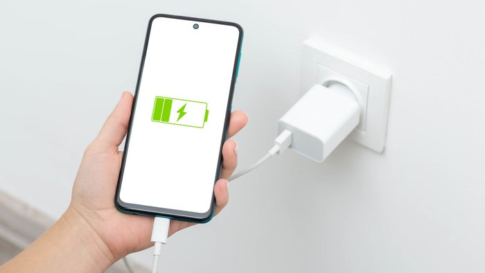 Mobile Charger Tips: મોબાઇલ ચાર્જર વારંવાર બંધ થાય છે? નવું ખરીદતાં પહેલાં આ 4 બાબતો જરૂર તપાસો 1 Mobile Charger Tips