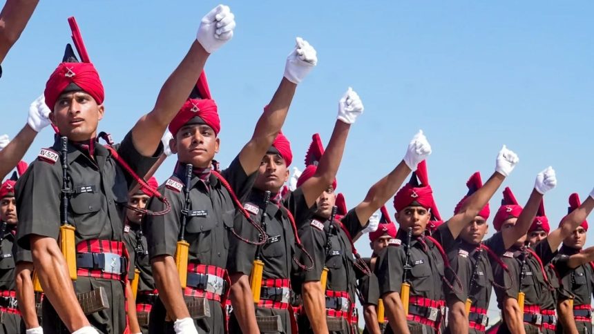 Agnipath Scheme: અગ્નિવીરોને સેવા પૂર્ણ કર્યા બાદ 100% રોજગારની તૈયારી, હાલમાં 25% જ થશે કાયમી, 75% માટે નવા રોજગાર પર ધ્યાન 1 The initial batches of Agniveers recruited under the Agnipath scheme will complete their 4 year tenure with the services later this year. PTI file