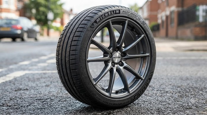 Tubeless Tyre Puncture: ટ્યુબલેસ ટાયરમાં પંક્ચર થયા પછી કેટલી દૂર ગાડી ચલાવી શકાય? જાણો ટાયરને નુકસાનથી બચાવવાની સાચી રીત 1 Tubeless Tyre Puncture