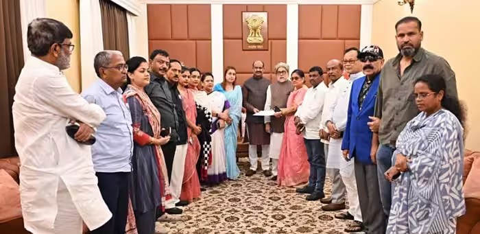 TMC Rebel MPs Disqualification: TMCના 20 બળવાખોર સાંસદોએ ફરી માગ્યો સમય, 3 નવેમ્બર સુધી જવાબ આપવા વિનંતી 1 TMC Rebel MPs Disqualification