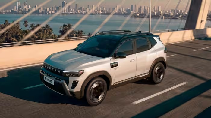 Renault Duster Hybrid Mileage: આ હાઇબ્રિડ કાર ફુલ ટૅન્કમાં 1400 કિલોમીટર ચાલે છે, માઇલેજમાં મારુતિ-ટોયોટાથી આગળ 1 Renault Duster Hybrid Mileage
