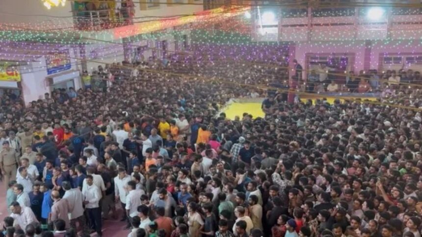 Rupal Palli Mahotsav: રૂપાલની પલ્લીમાં લાખો લિટર ઘીનો અભિષેક, CM ભૂપેન્દ્ર પટેલે કર્યા વરદાયિની માતાનાં દર્શન 1 Rupal Palli Mahotsav