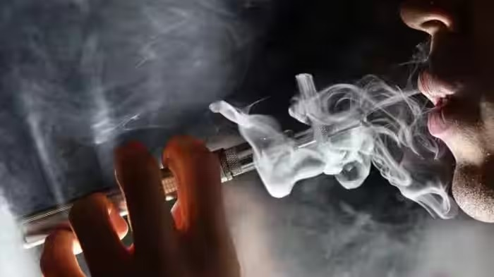 Delhi Police Seize E-Cigarettes: થાઇલેન્ડ, કંબોડિયા અને ચીનની ઈ-સિગારેટની લપેટમાં આવી રહ્યા છે ભારતના યુવાનો, મગજ અને ફેફસાં પર થાય છે અસર 1 Delhi Police Seize E-Cigarettes