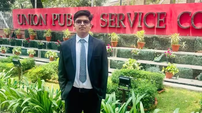 UPSC Success Story: ગરીબી અને અપમાનને હરાવી અંકિત મિશ્રાએ પાસ કરી UPSC CAPF પરીક્ષા, 23 વર્ષની ઉંમરે બન્યા અધિકારી 1 UPSC Success Story