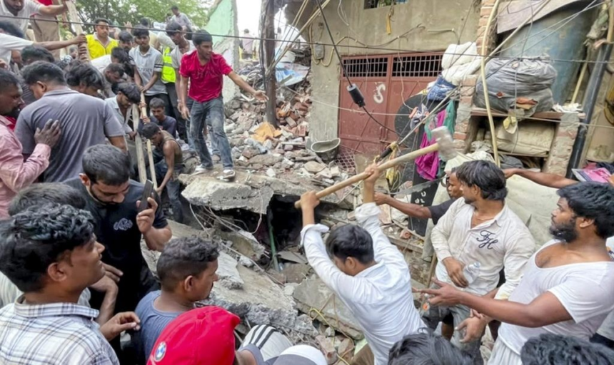 Delhi Seemapuri Building Collapse: દિલ્હીના સીમાપુરીમાં ચાર માળની ઇમારત ધરાશાયી, ગર્ભવતી મહિલા સહિત પાંચનાં મૃત્યુ 1 Delhi Seemapuri Building Collapse
