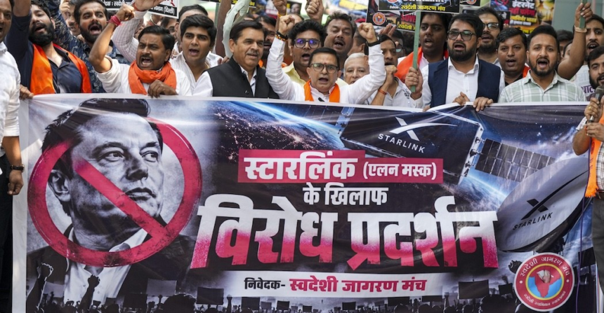 Starlink India Protest: મસ્કની સ્ટારલિંક સામે દિલ્હીમાં RSS સાથે જોડાયેલા સ્વદેશી જાગરણ મંચનું વિરોધ પ્રદર્શન 1 Starlink India Protest